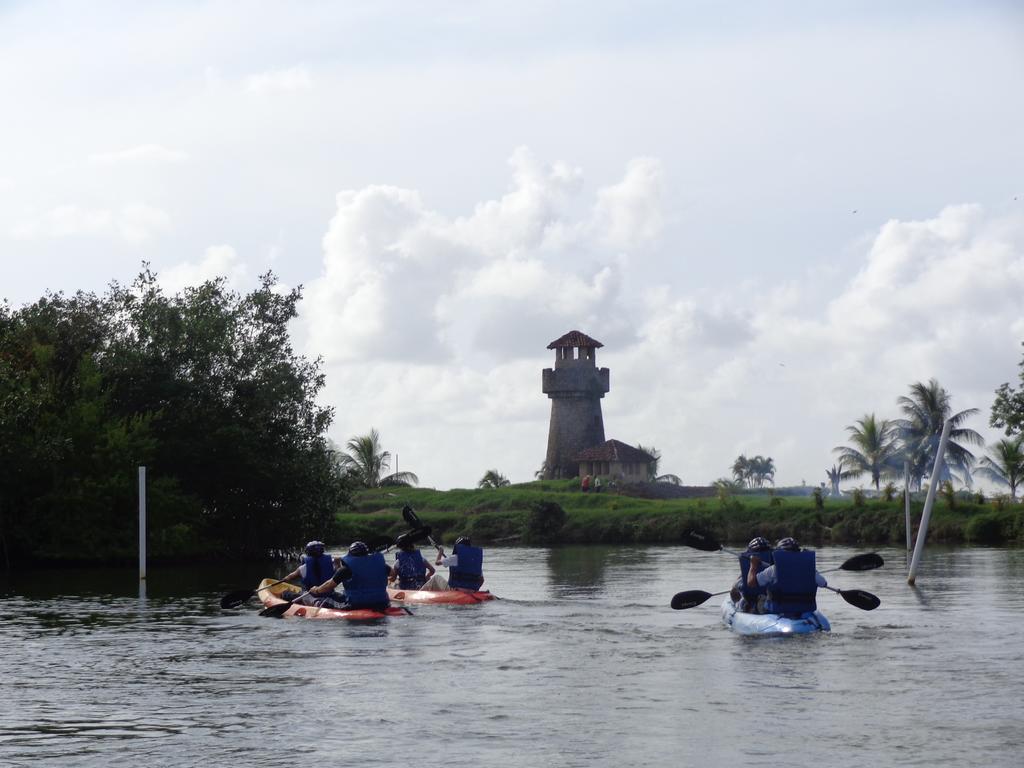 Amatique Bay Hotel Puerto Barrios Eksteriør billede