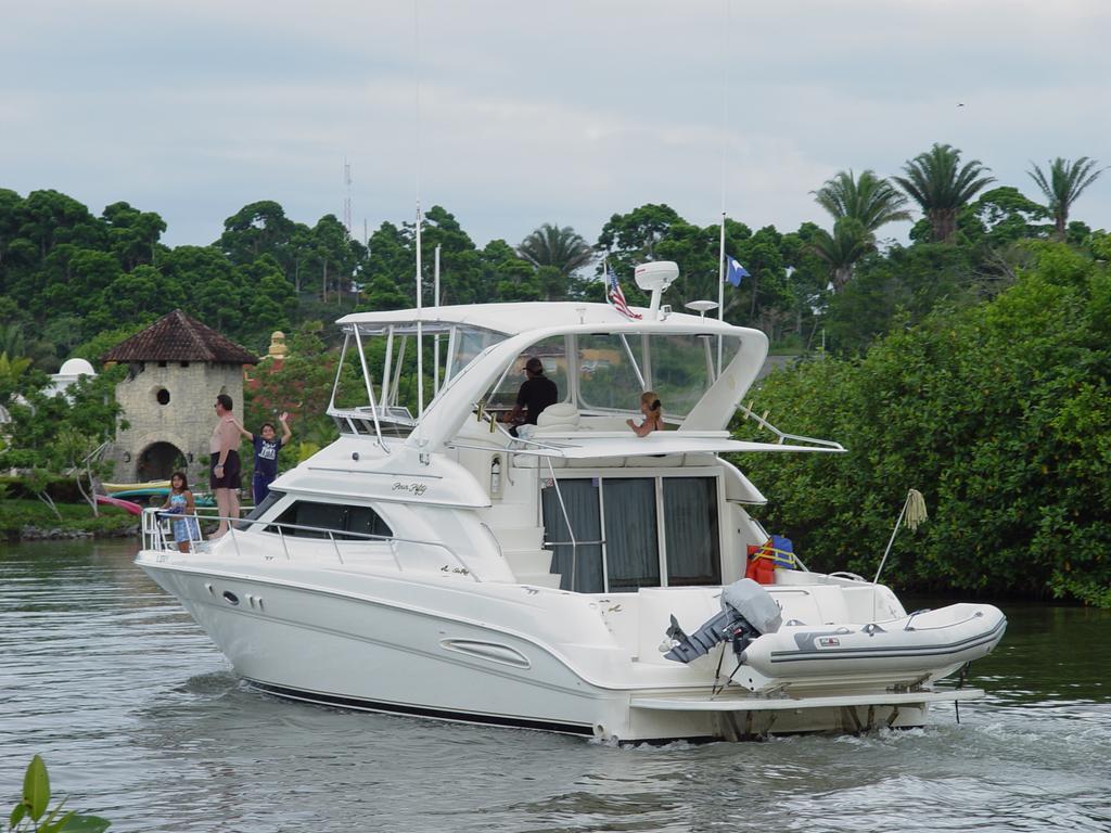 Amatique Bay Hotel Puerto Barrios Eksteriør billede