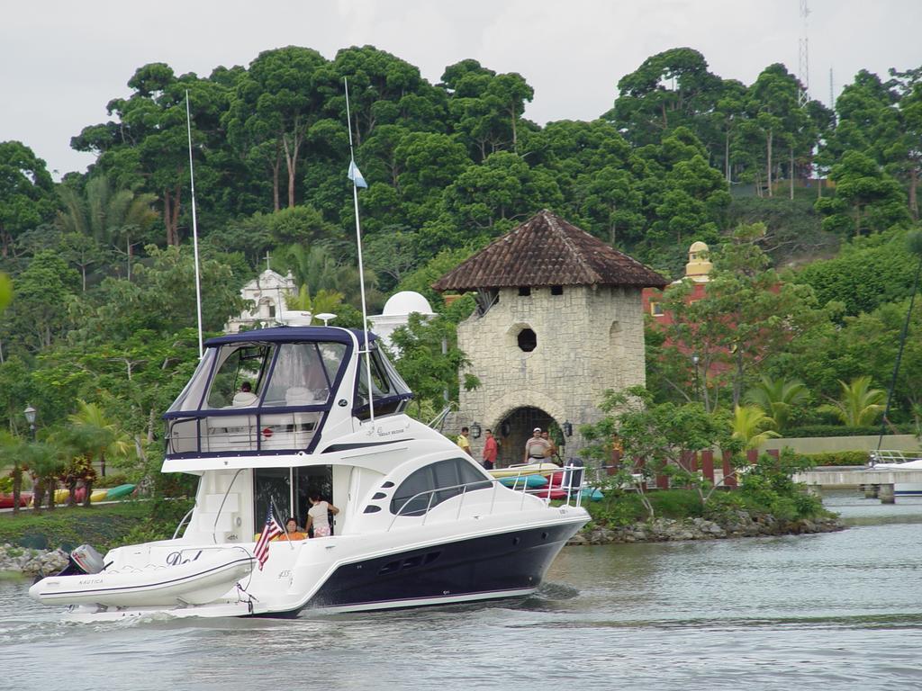 Amatique Bay Hotel Puerto Barrios Eksteriør billede