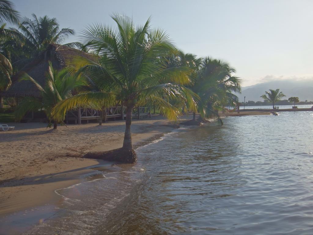 Amatique Bay Hotel Puerto Barrios Eksteriør billede