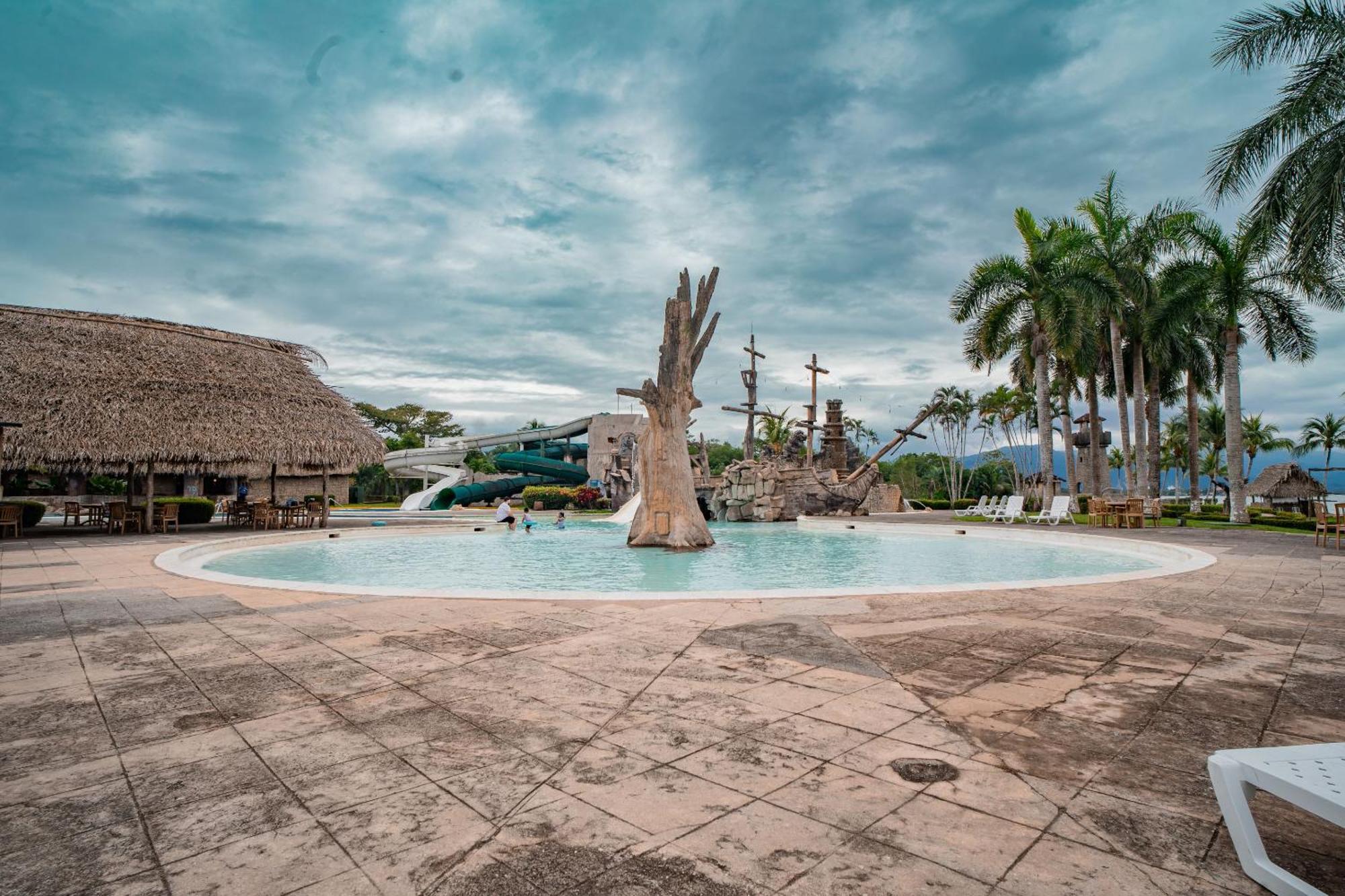 Amatique Bay Hotel Puerto Barrios Eksteriør billede