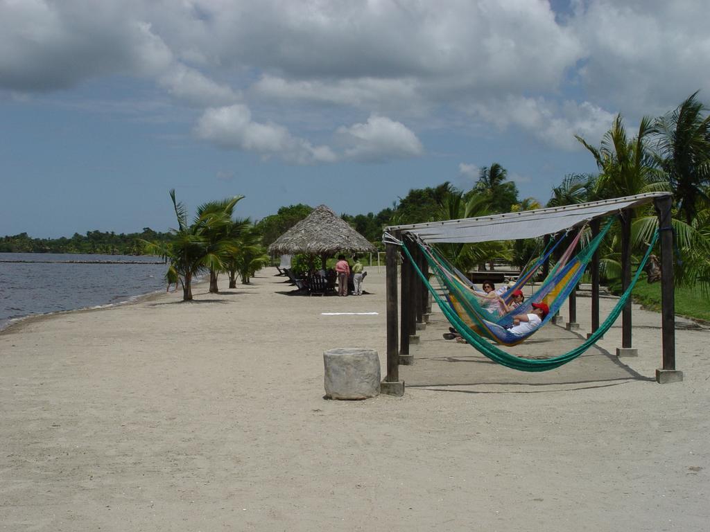 Amatique Bay Hotel Puerto Barrios Eksteriør billede