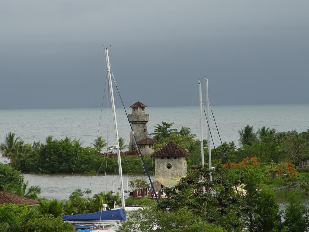 Amatique Bay Hotel Puerto Barrios Eksteriør billede